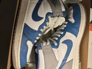 Air Jordan 1 High true blue