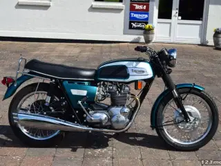 Triumph Trident T 150 Classic Bike