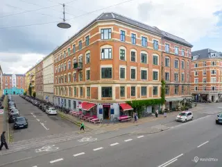 Karakterfuld erhvervsandel med café-/barbevilling i hjertet af Nørrebro