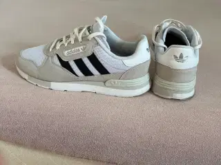 Adidas sko str 44
