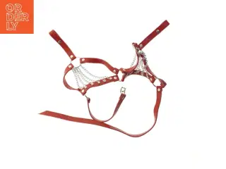 Rød læderharness med kæder