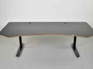 Hæve-/sænkebord med mavebue og kabelbakke, 230 cm.