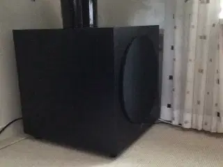 Surroundsound anlæg inkl. højttalere og subwoofer