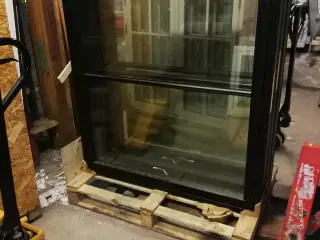 3 NYE TOPSTYREDE VINDUER 119,3x136,3, KR. 3200/STK