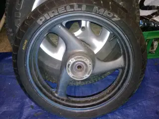 Suzuki 4.5 - 18" bagfælg classic race.