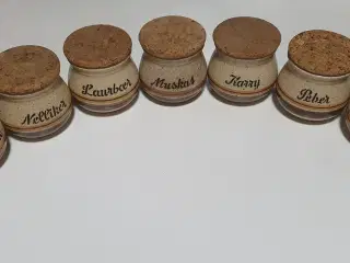 7 Keramik krydderikrukker med korkprop