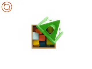 Lille legetøjs hus med figurer