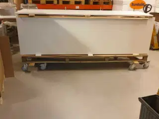 HØJSKAB 