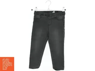 Mørkegrå stretch-jeans fra H&M (str. 92)