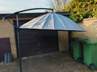 Hængeparasol i lysgrå