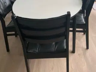 Skovby elipseformet spisebord