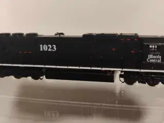 Modeltog. OMI Overland. Messing SD60. Skala N.