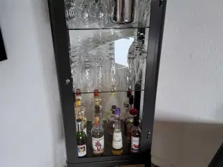 Vitrineskab 8 månder gammel 