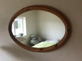 Oval spejl.