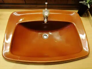 Håndvask brun ca. mål 49 x 64 cm