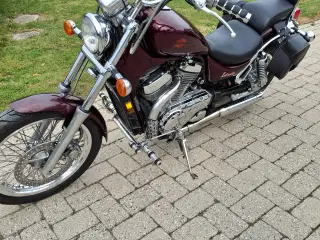 Suzuki vs 700 intruder 