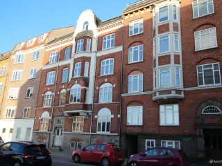 Pæn regulær udlejningsejendom i Aalborg C.