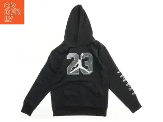 Sort hættetrøje med 23 og logo fra Jordan (str. 152)