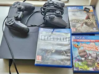 Playstation 4 med 2 controler og 3 spil