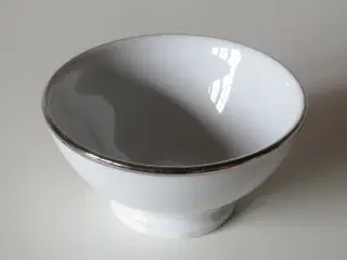 Lille skål med sølvkant, Pillivuyt