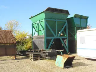 Fødekasse med Bånd