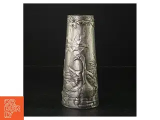 Dekorativ tin vase (str. H. 16,5 cm. ø. 7 cm)