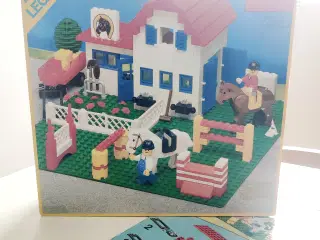 Lego hestestald og bil med hestetrailer 