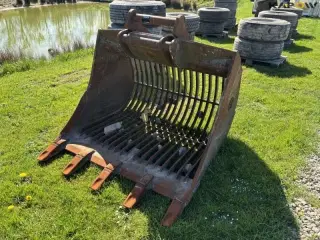 - - - Risteskovl