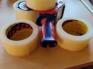 Tape og dispensermaskine