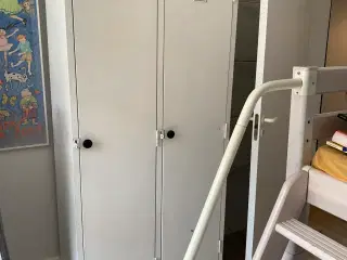 Hvidmalet Locker skab