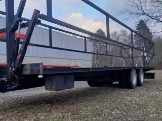 Scania 12 meter halmvogn med hydraulisk ræk.