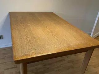 Spise bord sælges