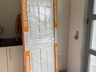Hvid dørblad SWEDOOR kan afhentes hos sælger.