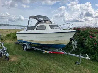 Ryds 485 med 50hk Honda motor og bådtrailer.