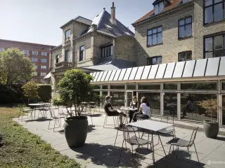 KONTORPLADS MED VANDUDSIGT I CENTRUM AF KØBENHAVN