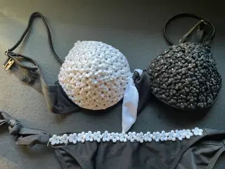 Helt unik sort/hvid bikini med små blomster 