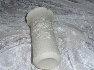 hvid porcelænvase uden glasur