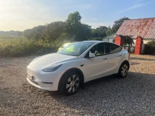 Tesla Model Y  Long Range AWD