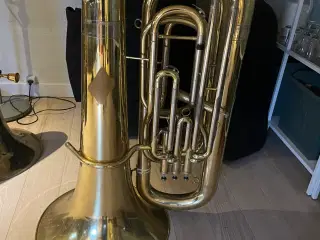 B-tuba sælges