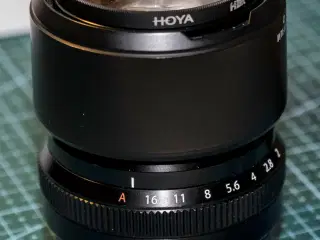 Fuji XF 50 mm 2.0  R WR med Hoya protector filter.