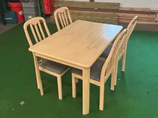 Spisebord/ køkkenbord med 4 stole