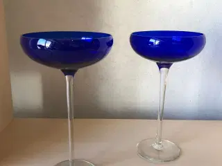 Koboltblå glasopsats og vase
