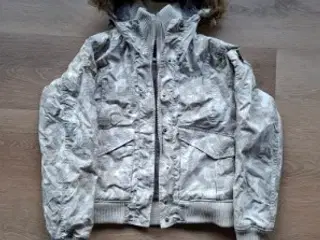 Flot pigejakke med varmt foer