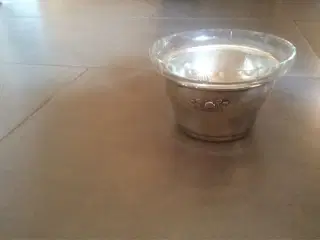 Sølvskål med glasindsats