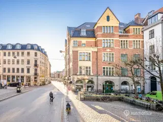 Kontorlejemål med udsigt til Vor Frue Kirke - tæt på Gammeltorv