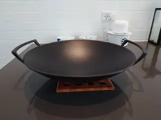 Le Creuset støbejerns Wok m/ låg