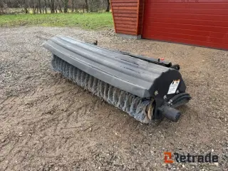 - - - Hydraulisk kost med bobcat fæste