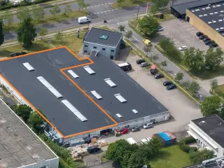 Sjældent udbudt lager på 1.720 m² og tilhørende kontor på 250 m²