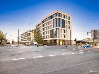 Højloftet eksponeret butik, showroom eller café i Nordhavn