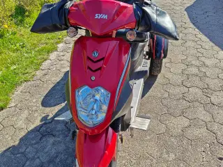 Sym Orbit - Rød, 3-hjulet 30 km/t